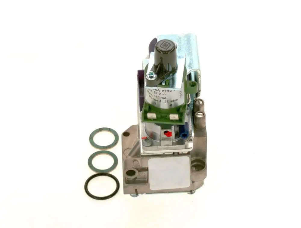 Bosch Gasarmatur mit einem regulierenden Ventil, mehreren Anschlussöffnungen und drei Dichtungsringen, auf weißem Hintergrund dargestellt.